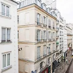 Charming Studio 2P In The Heart Of Paris